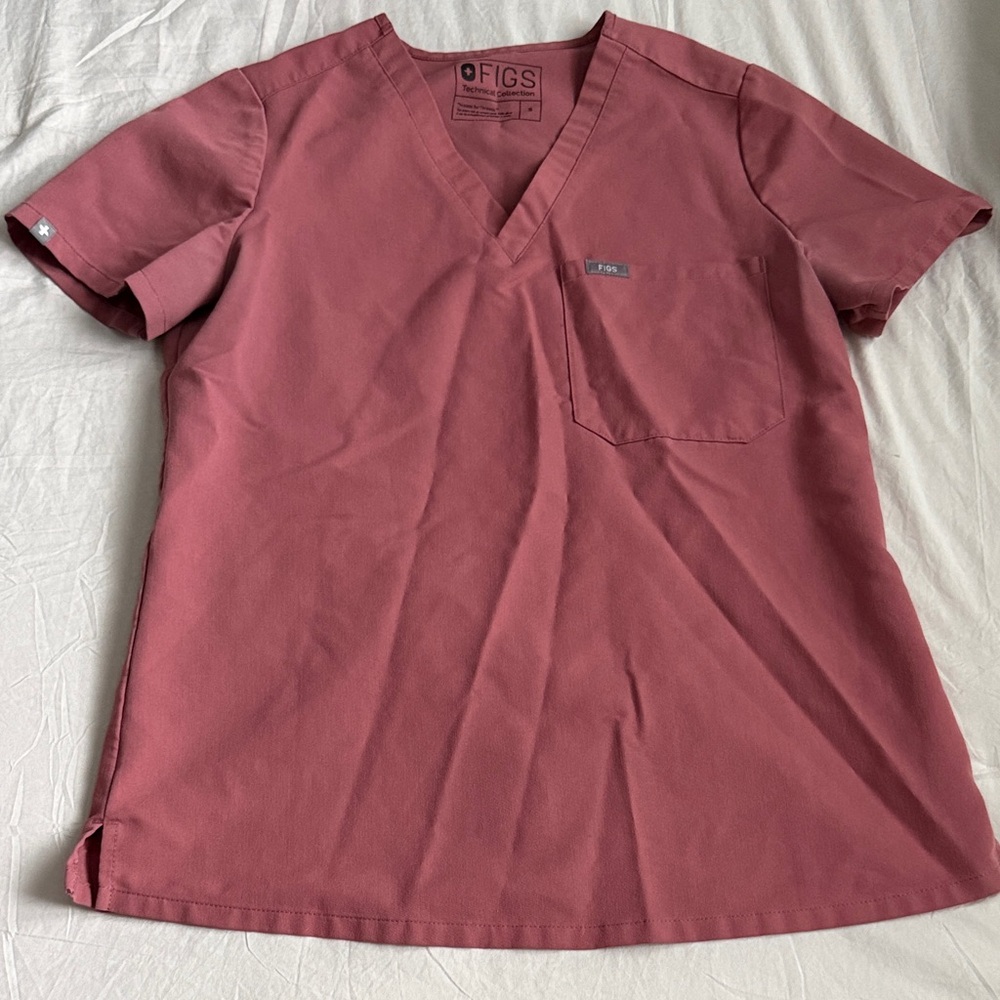 Figs Women's Catarina Short Sleeve V-Neck Shirt in Mauve
